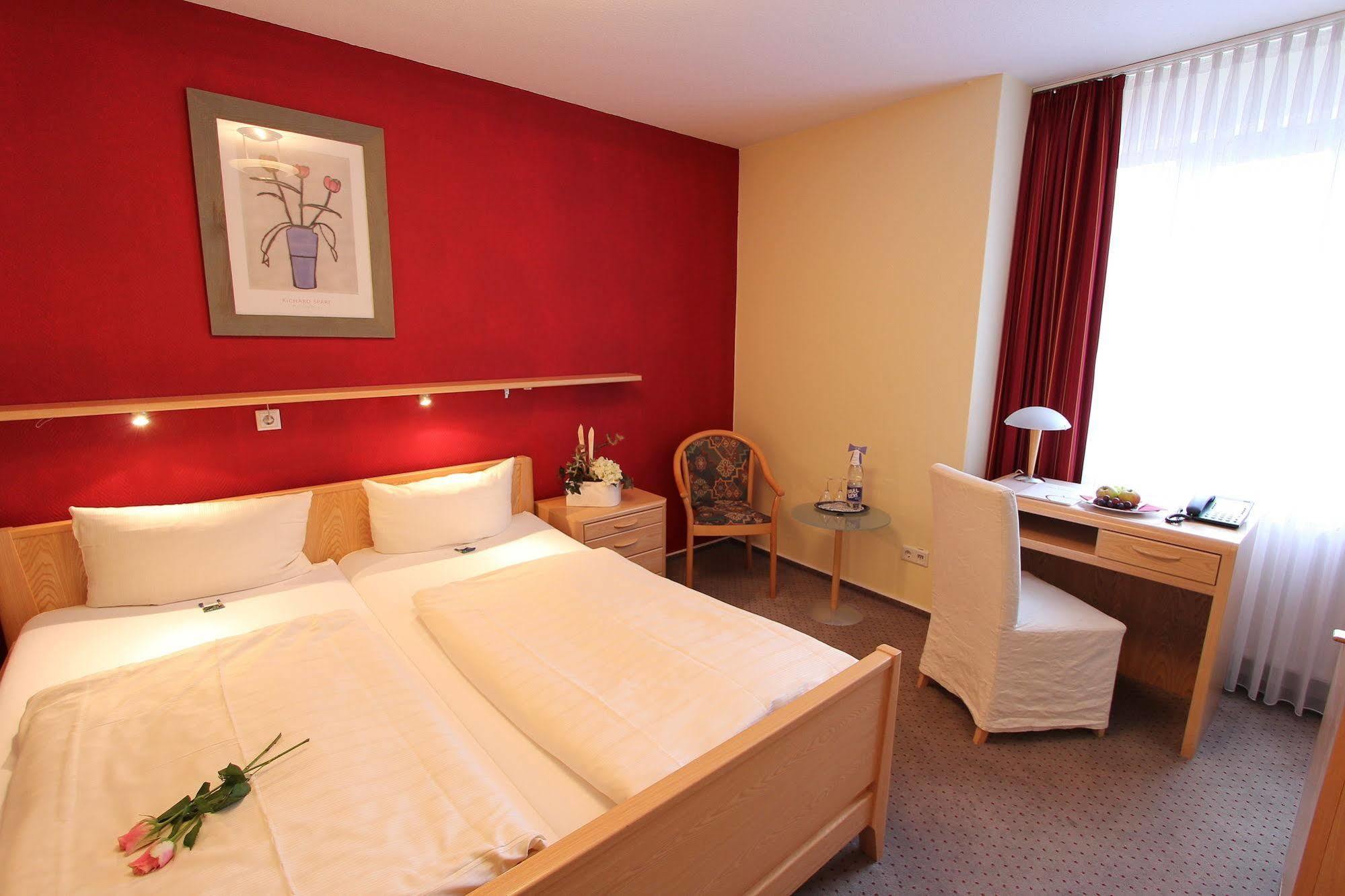 Akzent Hotel Jonathan Lippstadt Bagian luar foto